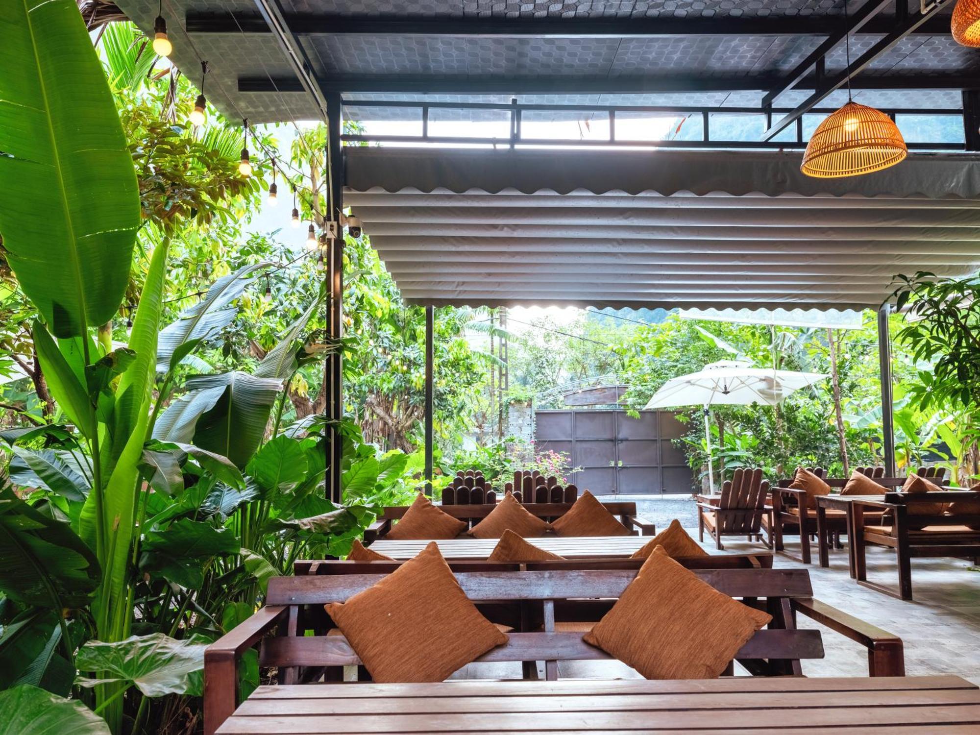 Cozy Beer Garden Homestay ニンビン エクステリア 写真